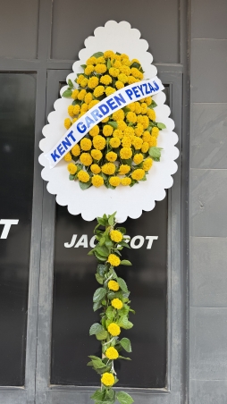 Canlı çiçekten Çelenk